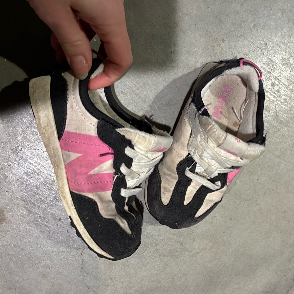 New balance toddler girl sneaker white pink black